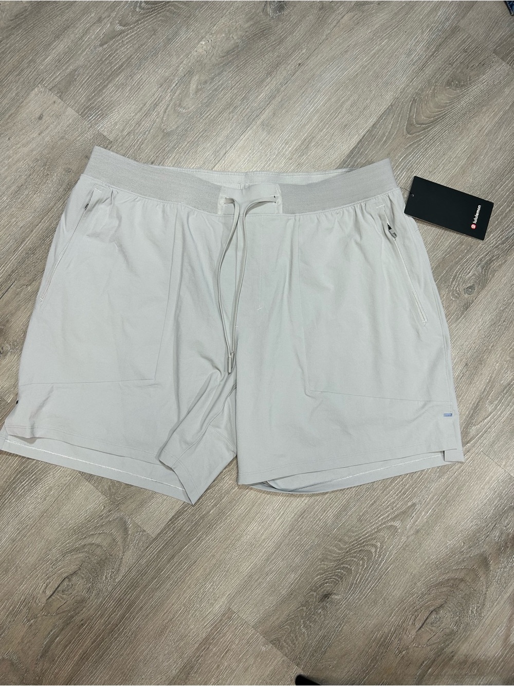 NWT Light Grey Lululemon License To Train Short 7” lined Shorts Sz 2XL